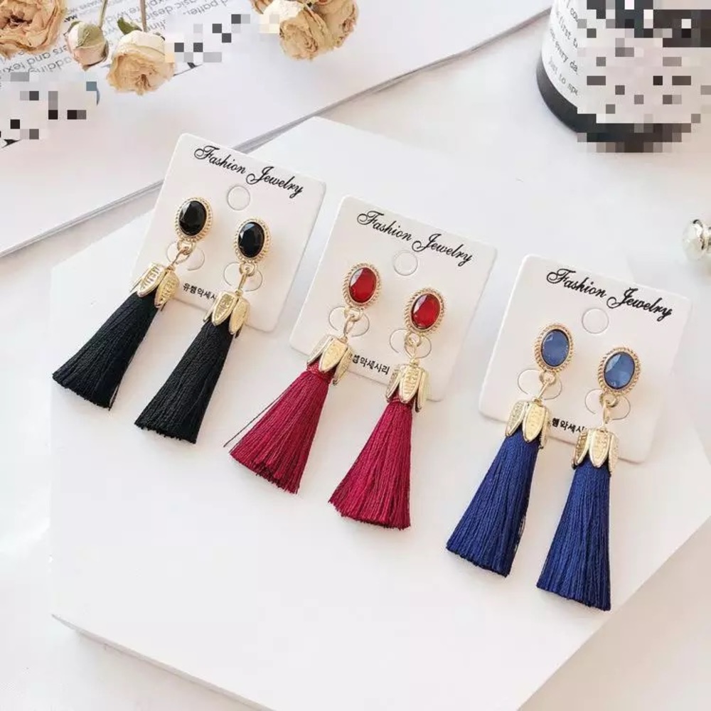 ⚜️[𝟯/$𝟭𝟴]⚜️Red Tassel Crystal Gold Earrings NEW - Picture 2 of 8